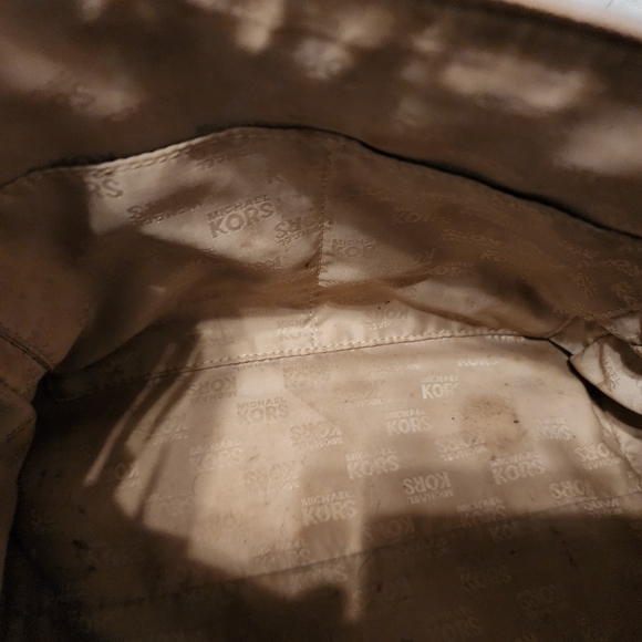 Pre-loved Michael Kors rose gold netallic purse - Picture 5 of 11